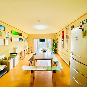 ホームステイ Yellow House Niseko, 倶知安町